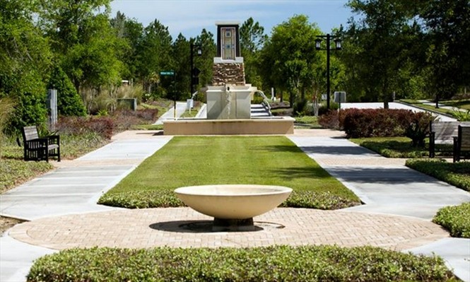 Fountains and park at Willwcove Nocatee.